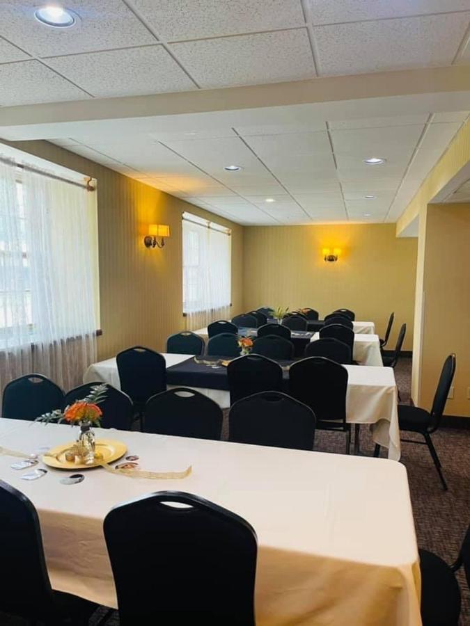 Hotel Senate Extended